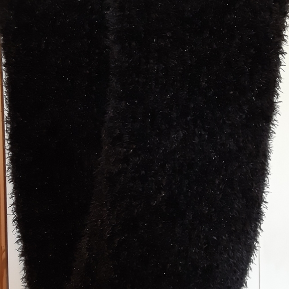 Black Infinity Scarf - Picture 5 of 8